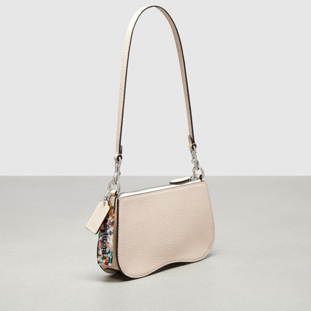 Coach Wavy Baguette Bag In Pebbled Coachtopia Leather Beige | COH864826