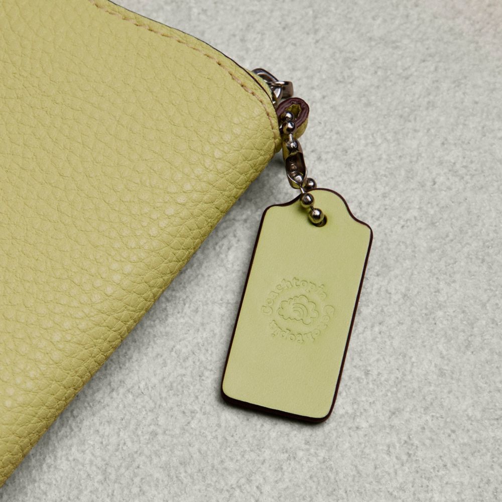 Coach Wavy Zip Around Wallet In Coachtopia Leather Verde Claro | COH865531